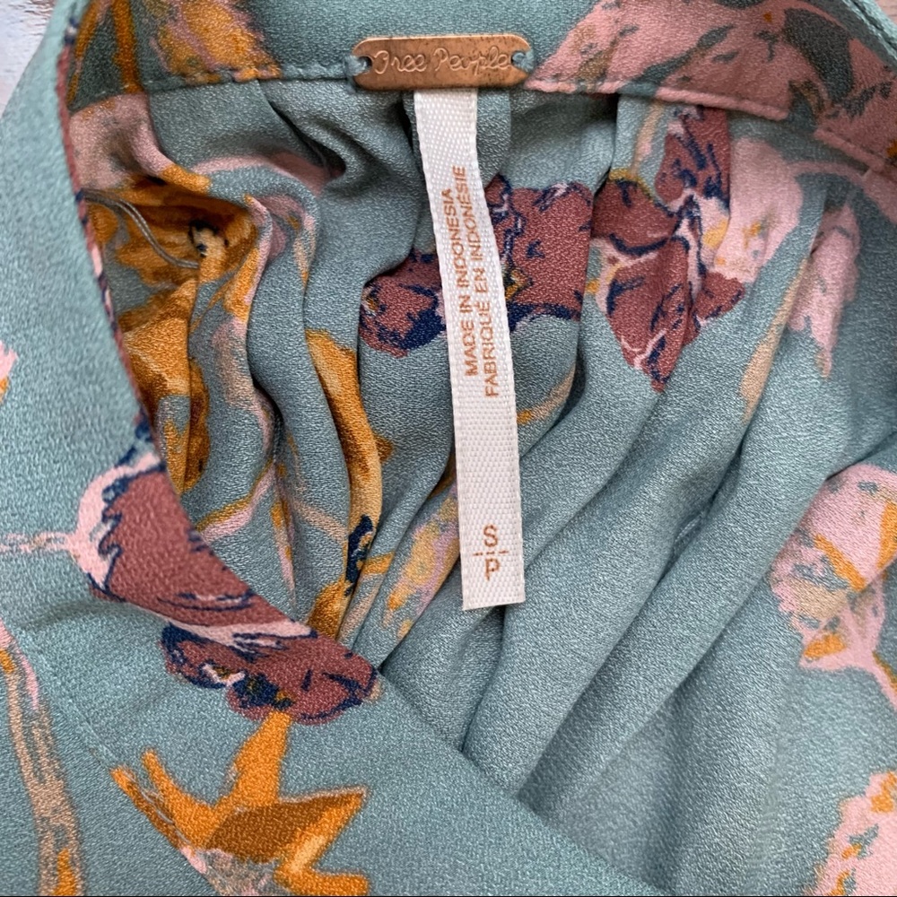 Free People Pebble Crepe So Fine Smocked Tunic Top Floral Blue Blouse Sm… - Picture 10 of 13